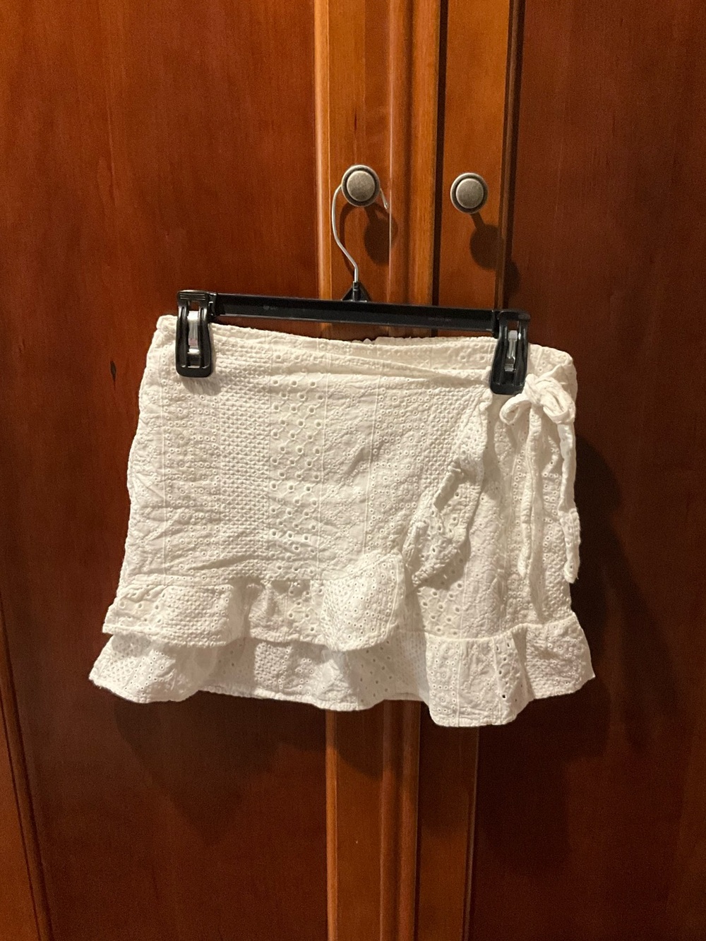 KIRIOUS LOS ANGELES White Eyelet Ruffle Mini Skirt Size Medium